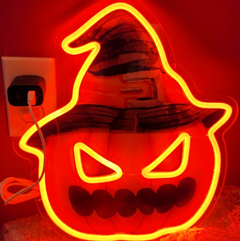 DISPLAY MODEL SELLING AT A DISCOUNT - LED SCARY PUMPKIN LIGHT SIGN